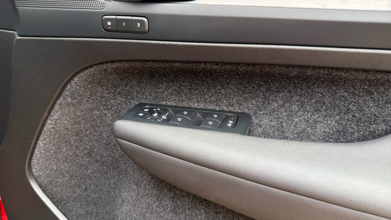 Volvo XC40 2.0 B3P Plus Dark 5dr Auto Petrol Estate